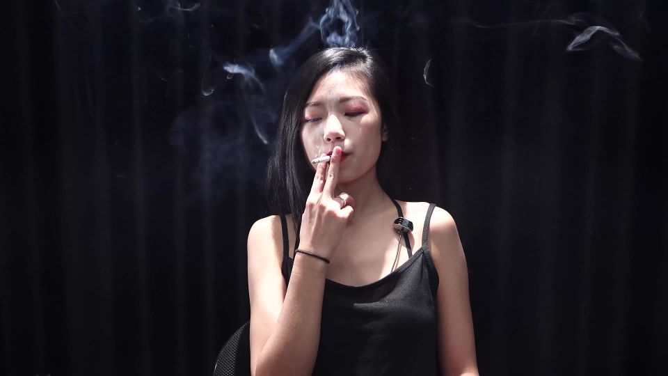 Sexy heavy smoker Xiaojimi’s depth long interview Asian Fetish Club