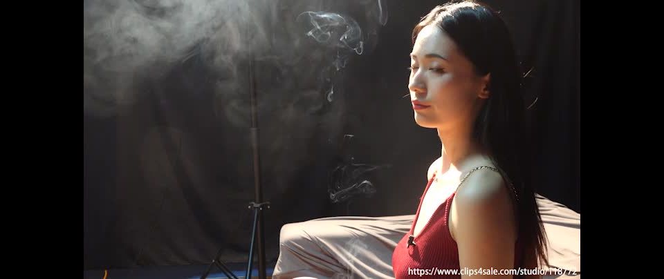 Asian young beauty Bohe’s extremely elegant and super sexy breathing Asian Fetish Club