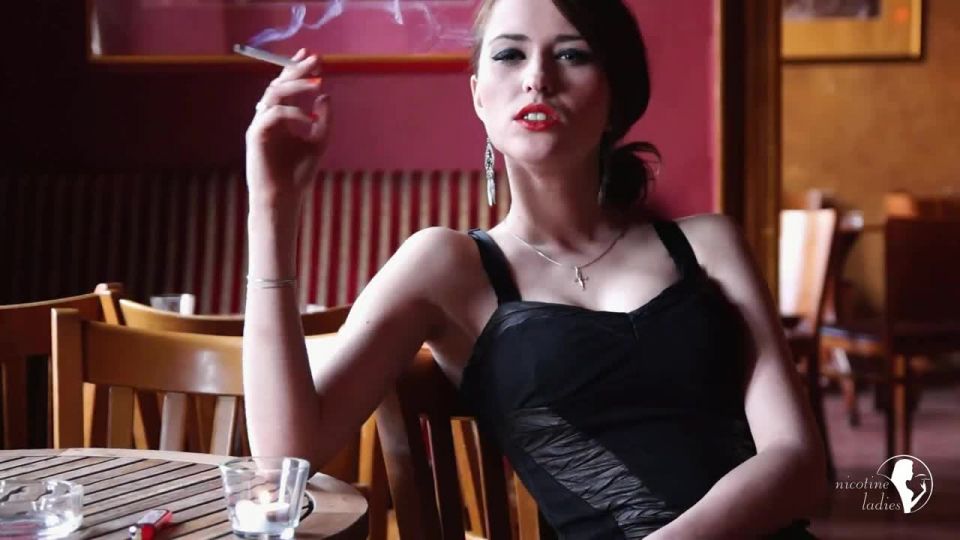 Jasmine in Club Nicotine Ladies