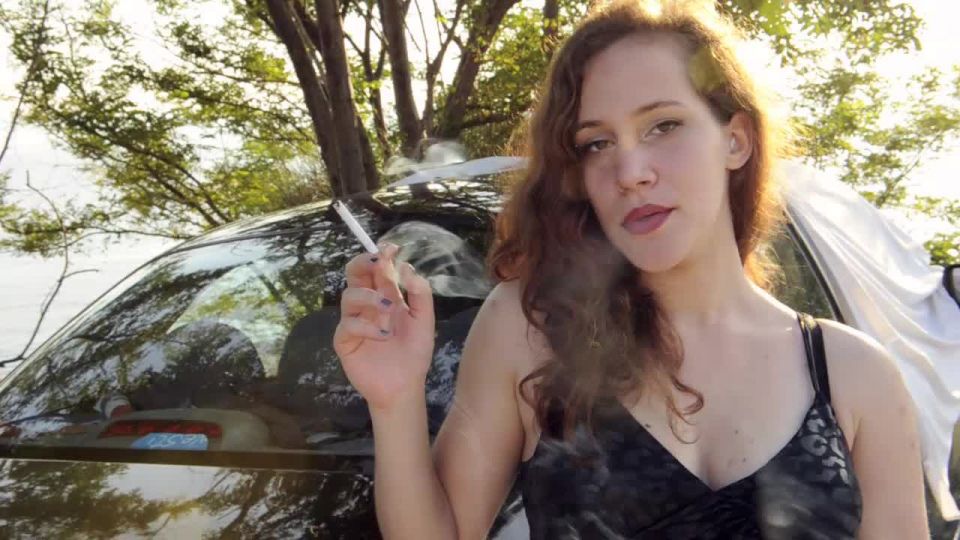 Carla Smoking Model House #765