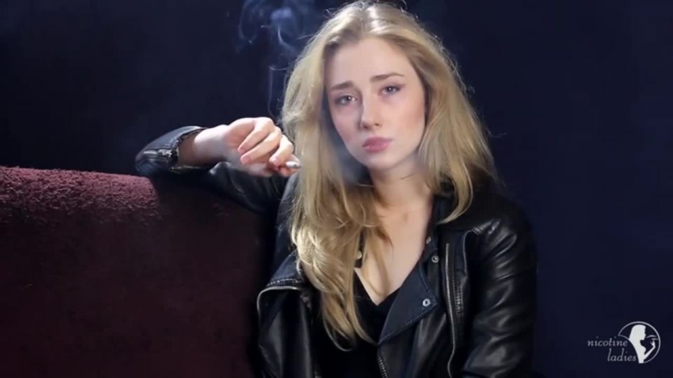 Nicole pretty smoking girl Nicotine Ladies