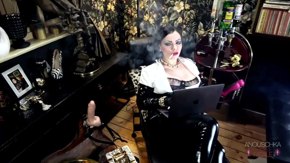 Serve the Smoking Boss Bitch Anouschka Femme Fatale
