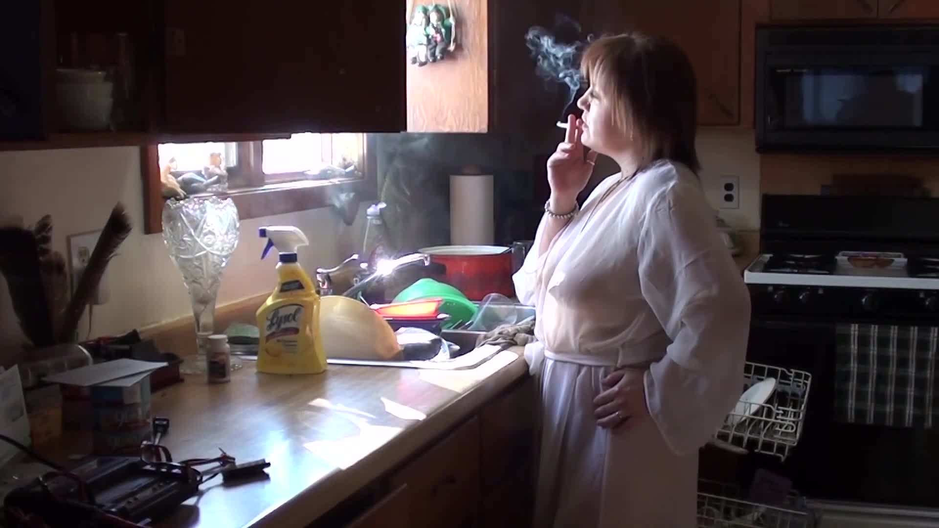 778 Smoking Housewife Kitchen Work Alhana Winter