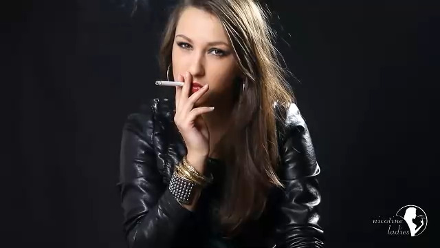 Alice Chainsmoking Nicotine Ladies