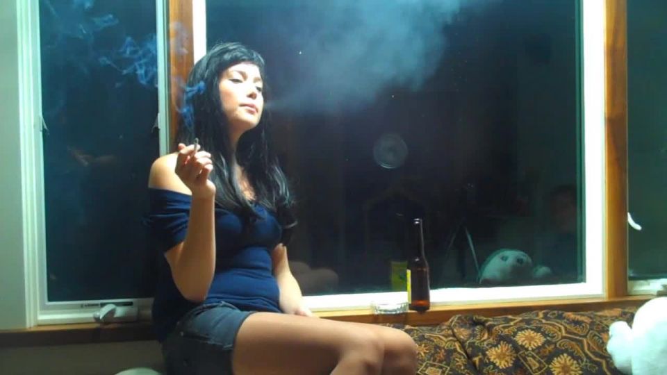 Bree Smokes 2 V.S. 120’s Smoking San Francisco Girls
