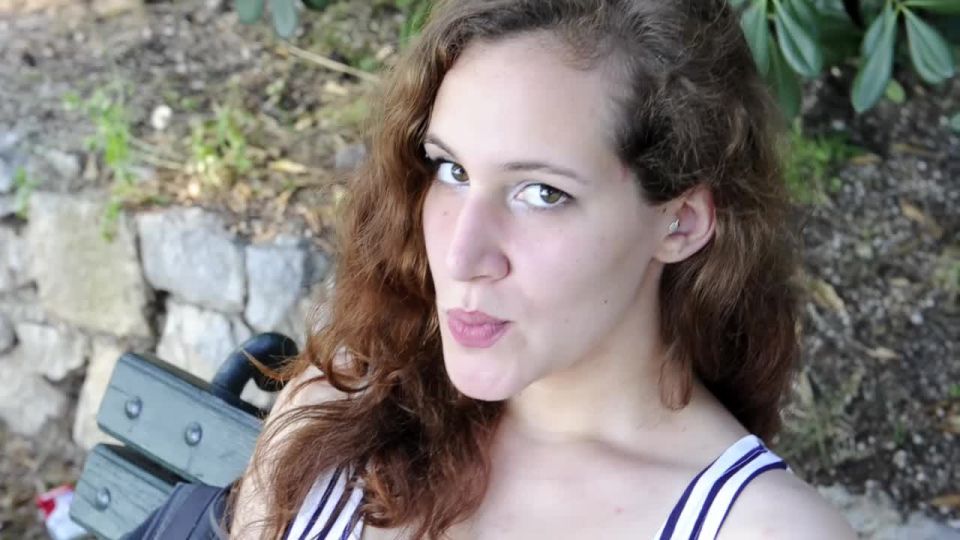 Carla Smoking Model House #764
