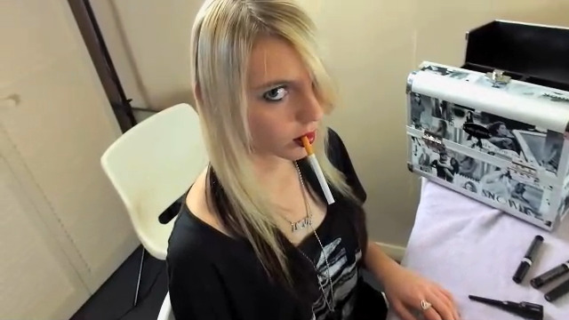 Dani Smoking Model House #769