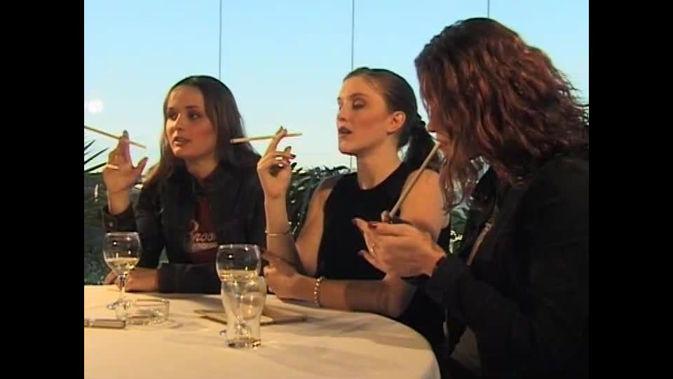 Jill Sthephanie & Leah Smoking Model House #037