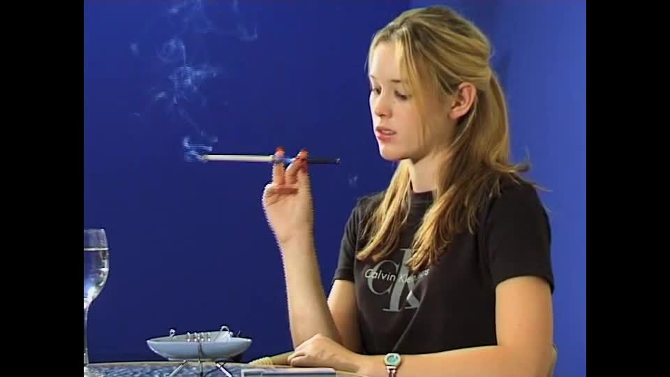 Elinore 18yo & Jade Smoking Model House #085