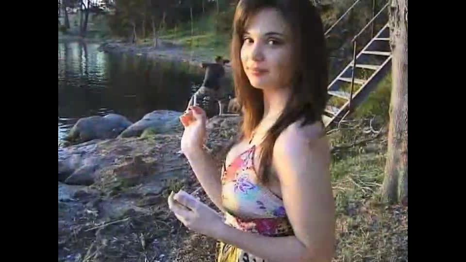 Amber & Zoe Smoking Model House #180