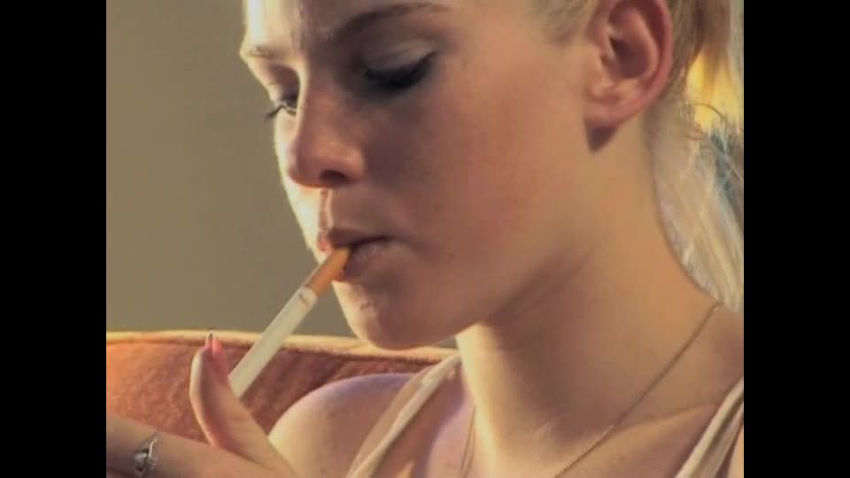 Smoking Model House #518