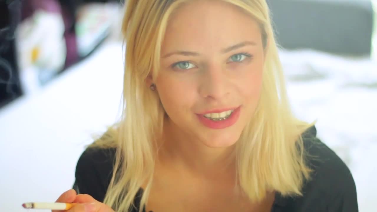Marie Smoking Model House #907