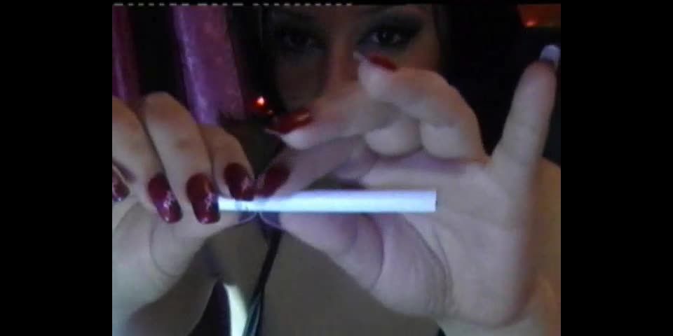 Kyanna smoking a kent after removing the filter