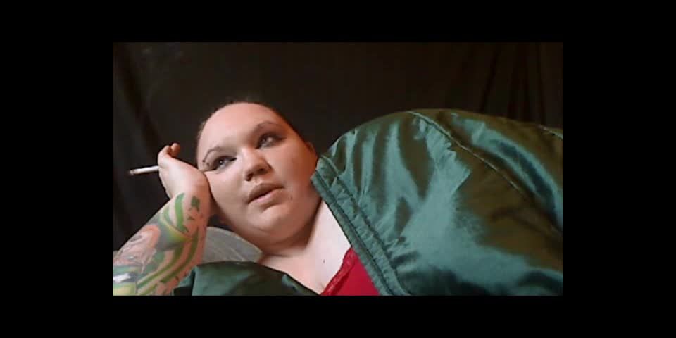 Wake Up with Lilith BBW very heavy smoker