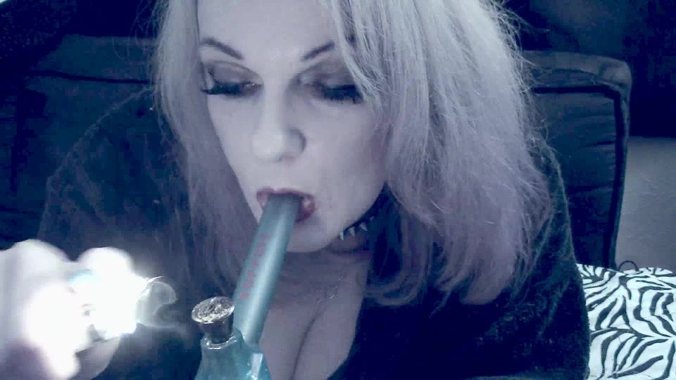Water Pipe and Sillver Annie Vox